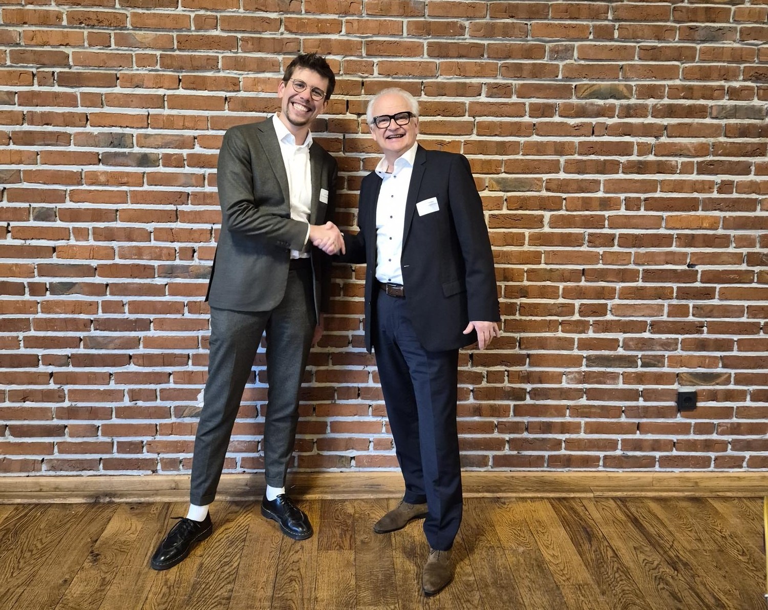 v.l.n.r. Jan Pröbsting-Adelowo, Geschäftsführer von Raiffeisen-NetWorld und Alexander Baumann, Geschäftsführer von Jobcluster Deutschland